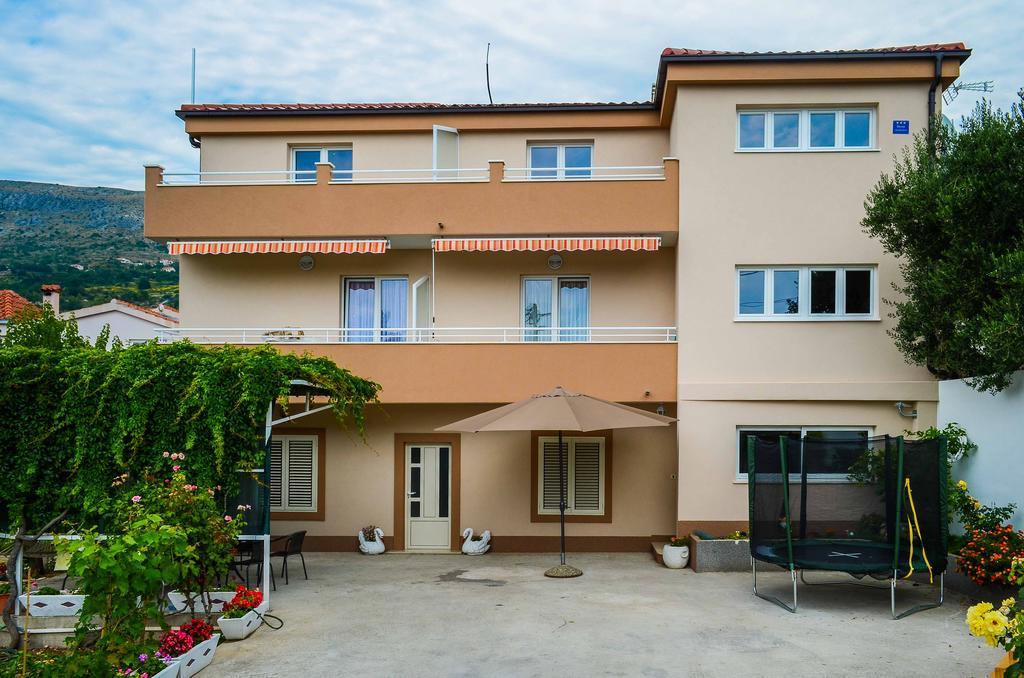 Apartments Intrada Подстрана Екстериор снимка