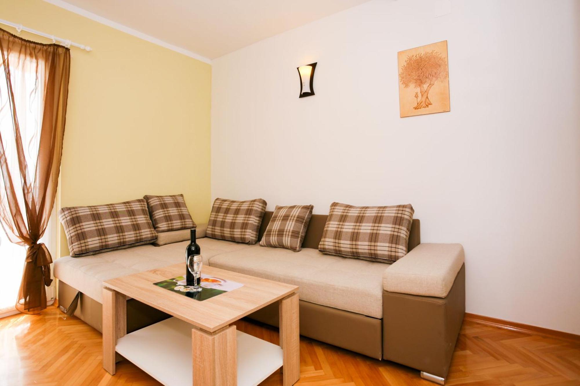 Apartments Intrada Подстрана Екстериор снимка