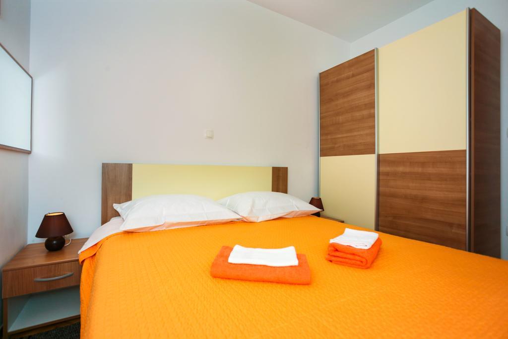 Apartments Intrada Подстрана Екстериор снимка