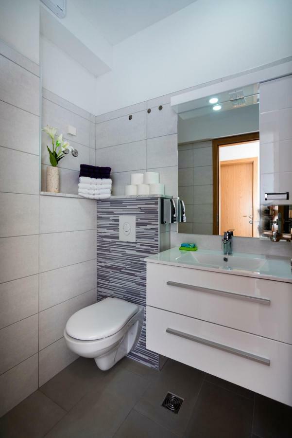 Apartments Intrada Подстрана Екстериор снимка