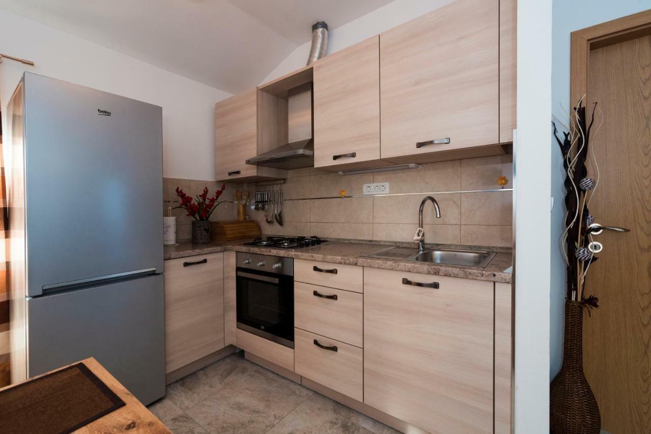 Apartments Intrada Подстрана Екстериор снимка