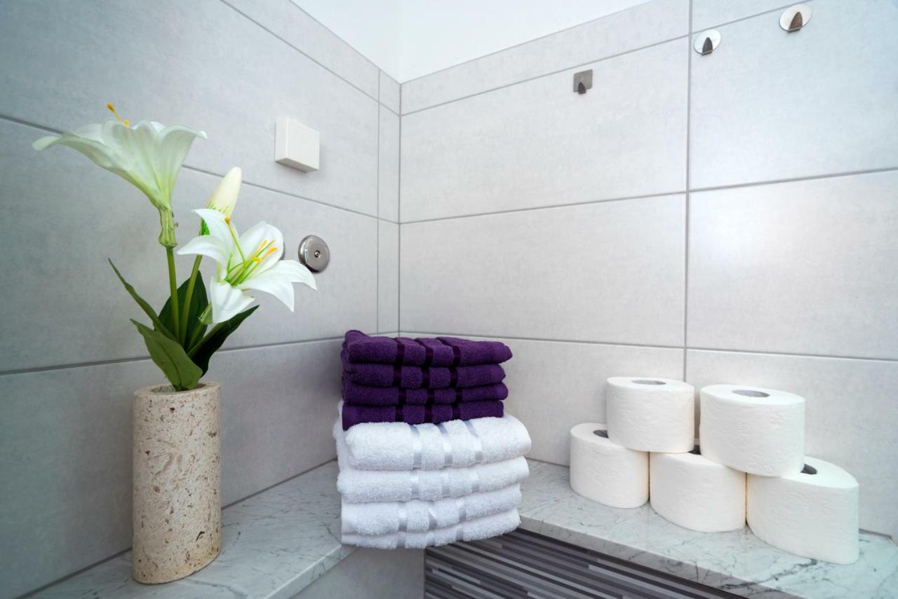 Apartments Intrada Подстрана Екстериор снимка