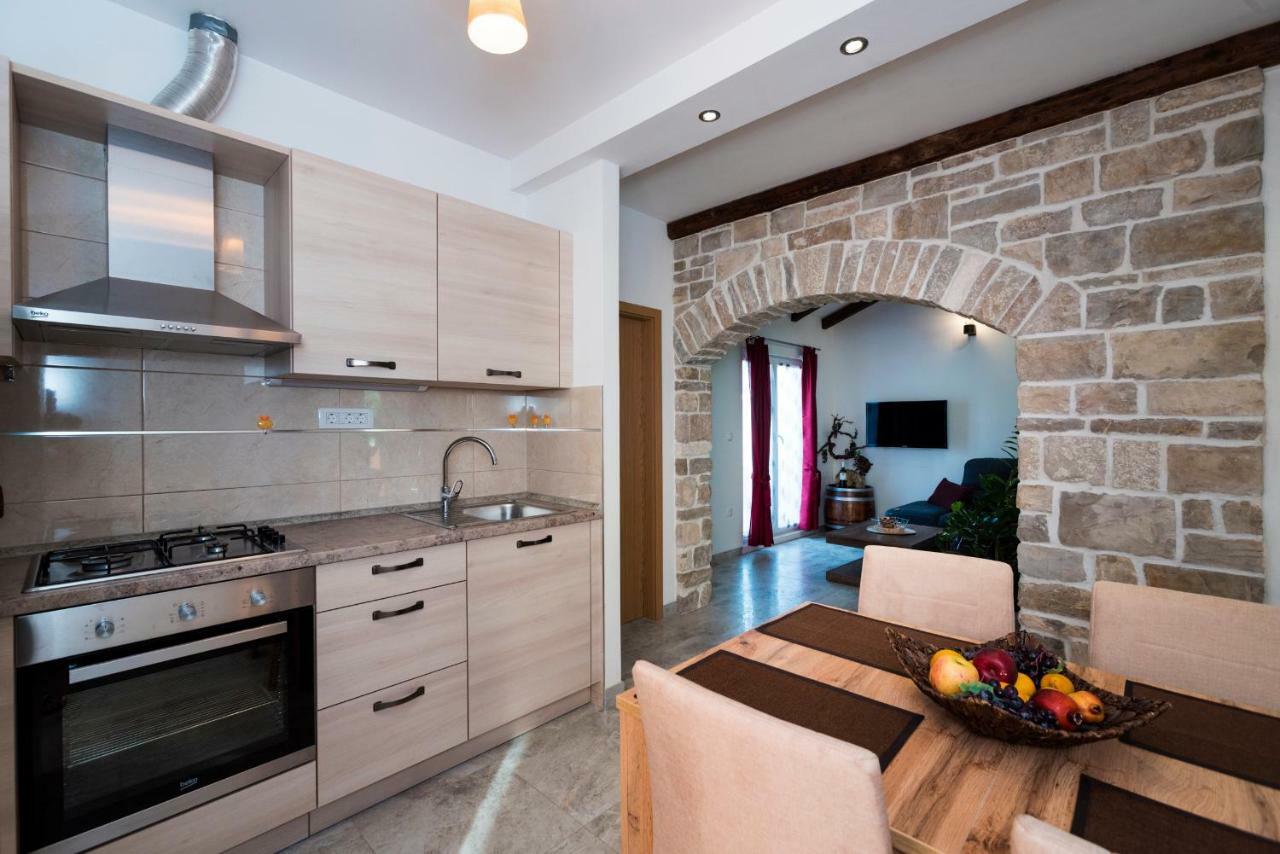 Apartments Intrada Подстрана Екстериор снимка