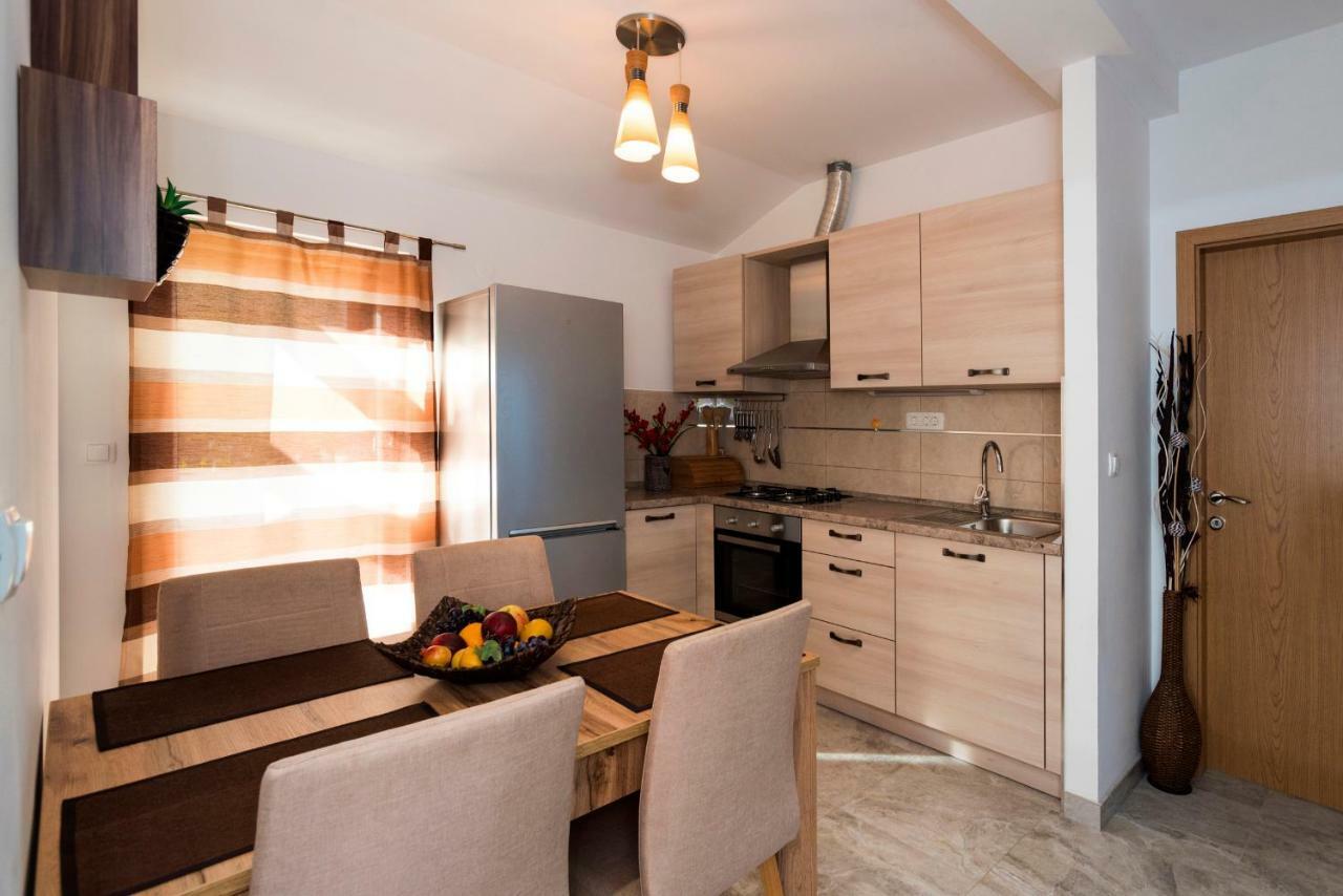 Apartments Intrada Подстрана Екстериор снимка